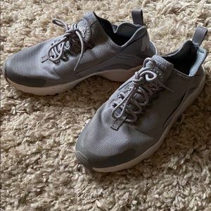 Nike huarache gray sneakers 6.5